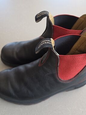 Blundstone Black Leather Chelsea Boots with Red Elastic